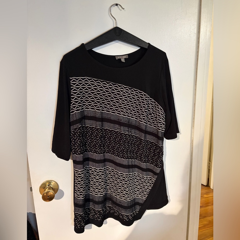 Roz & Ali Elegant Black and White Tunic Blouse Women’s 2X